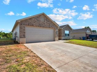 742 W Lola Dr, Mustang, OK 73064