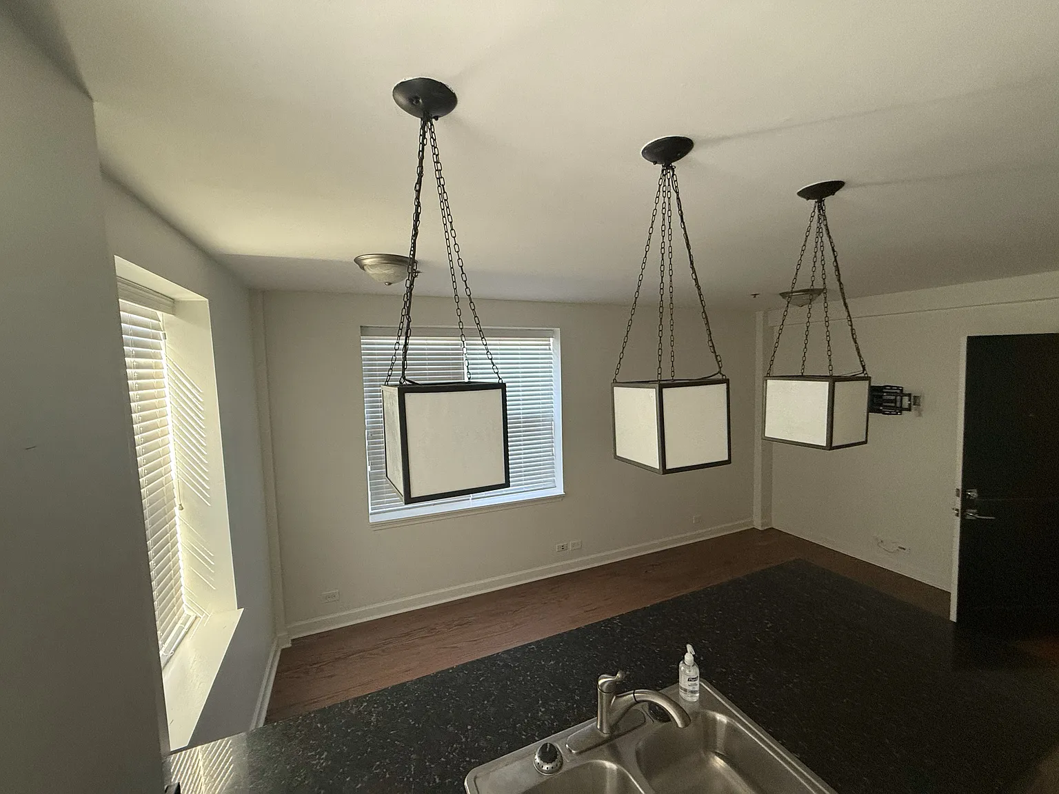 1 bed, 945 sqft, $1,295 — Photo 2
