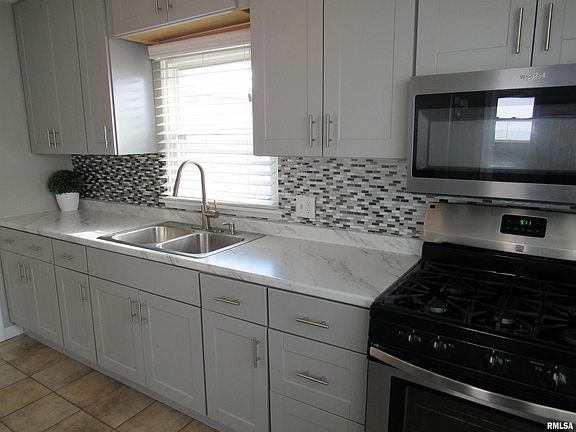 3rd image of 4323 N Pine St