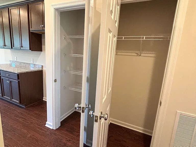 122 S Buck Tavern Way — Photo 6