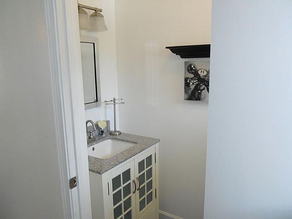 3rd image of 55 Empire St Unit 39