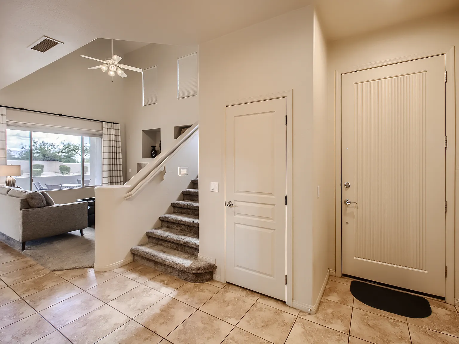 2 bed, 2.5 bath, 1665 sqft, $5,500 — Photo 2