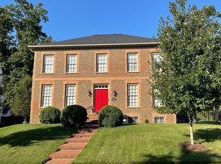 5711 Barbmor Ct, Alexandria, VA 22310