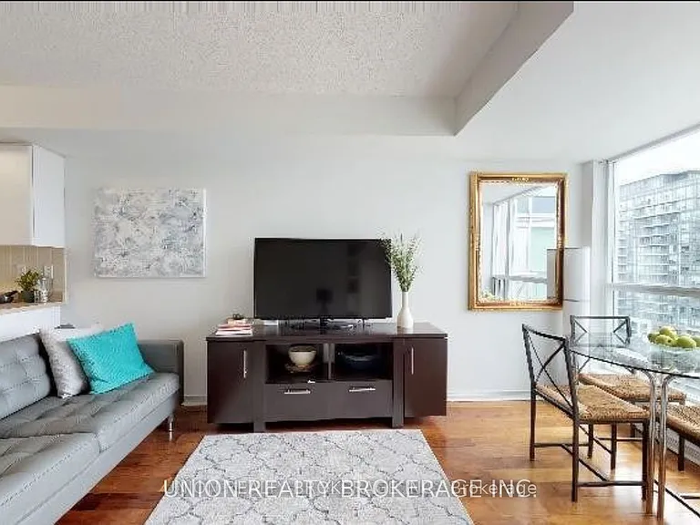 230 King St E #1703 — Photo 3