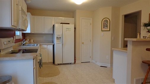 3rd image of 6980 Onyxbluff Ln