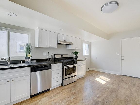 5th image of 3530 Highland Ave