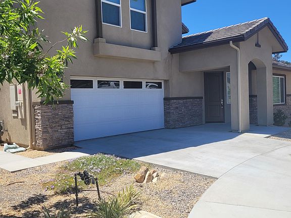 4 bedrooms, 3.5 baths, 2510 square feet.