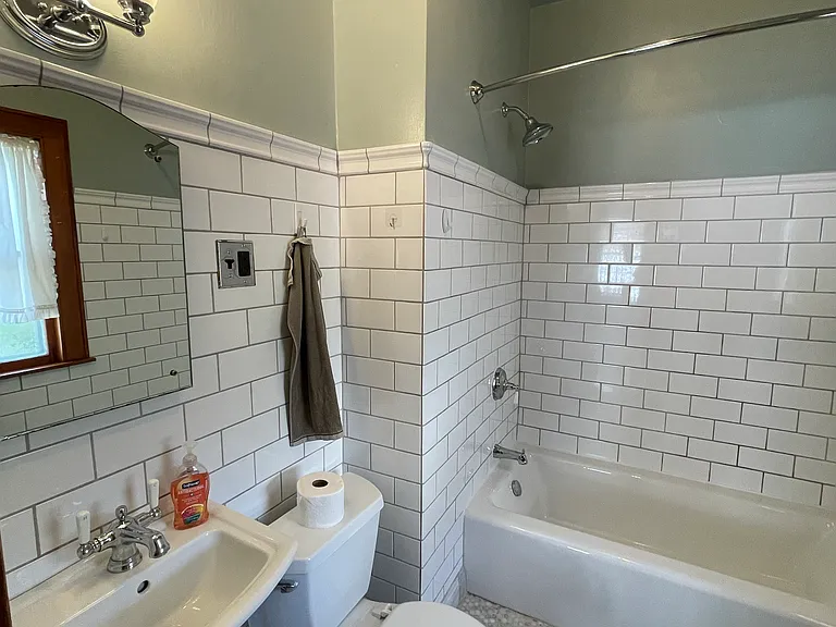 830 E Brady St — Photo 8