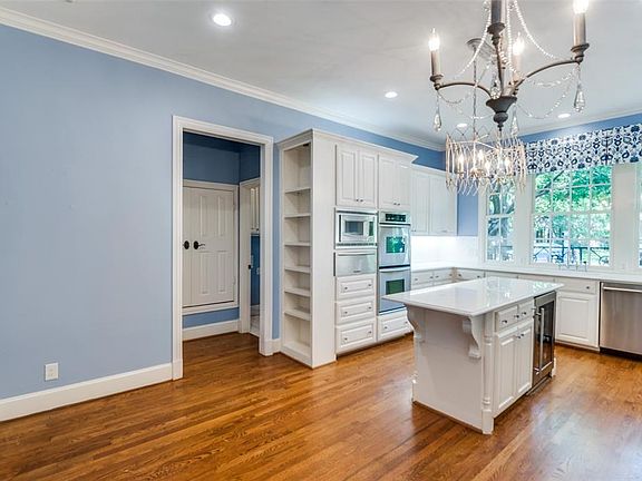 4th image of 3721 Binkley Ave