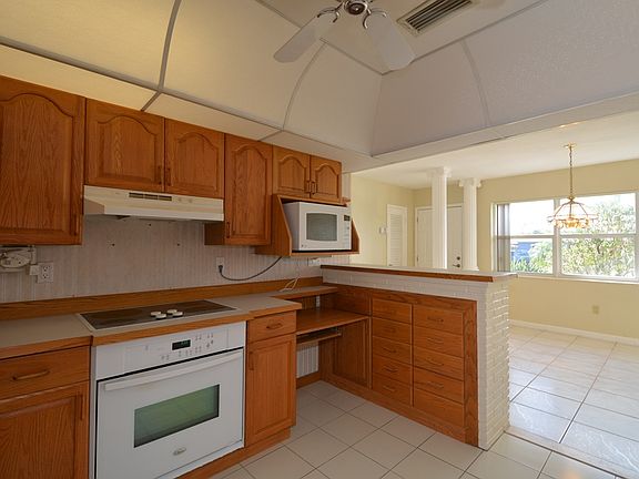 4th image of 4800 NE 18th Ter