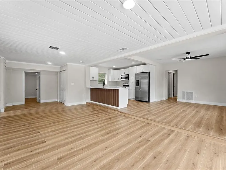 1218 Crescent St — Photo 12