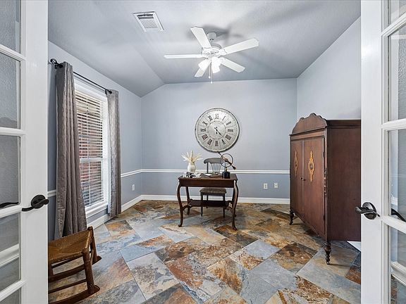 5th image of 1602 Oak Place Ct