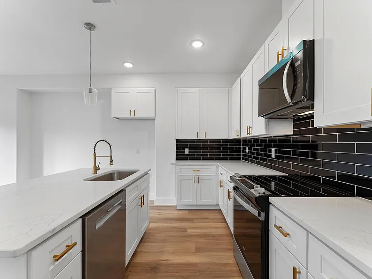 8205 Carver Rd #B — Photo 6