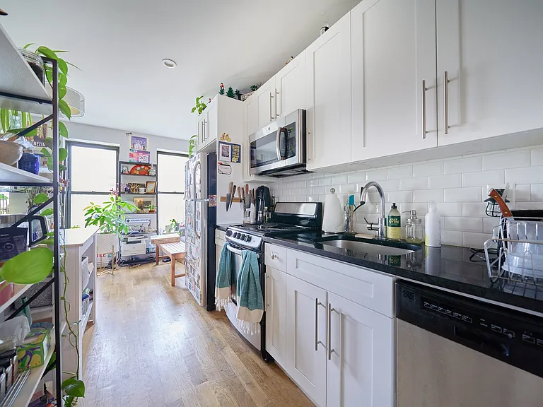 335 W 43rd St #4C — Photo 7