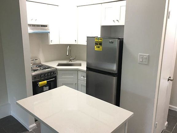 3rd image of 3205 Oxford Ave APT 5