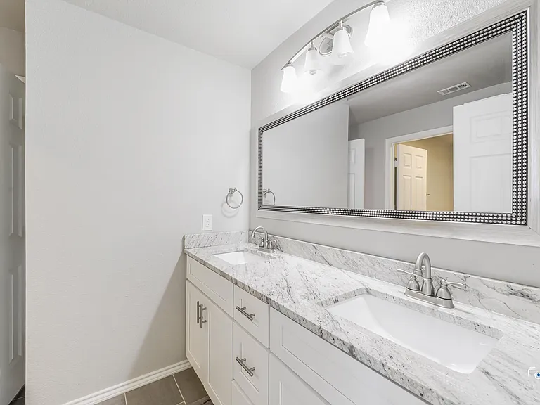9921 Sean Dr — Photo 36