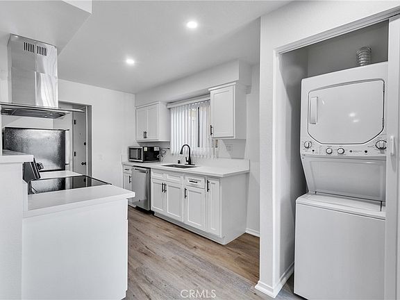 5th image of 625 Orizaba Ave #6