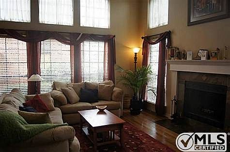 3rd image of 803 Woodlake Dr