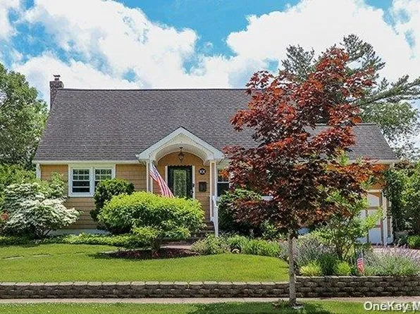 101 Briarcliff Drive, East Norwich, NY 11732