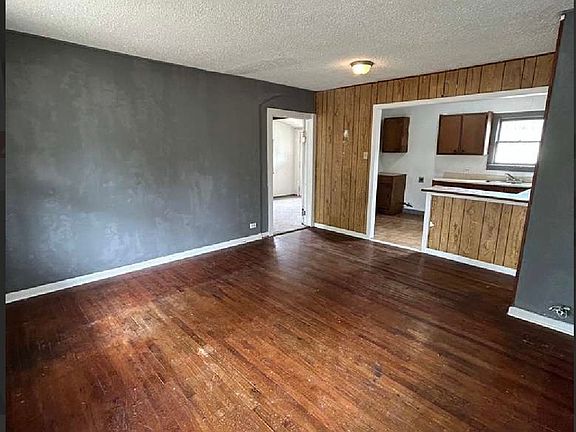 3rd image of 227 SOUTHWAY DR
