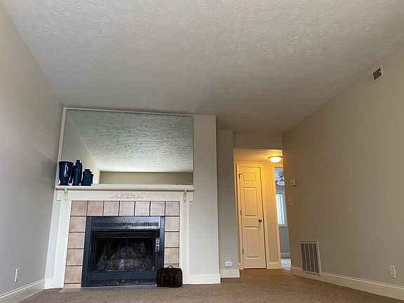 5th image of 1837 Knox St #12