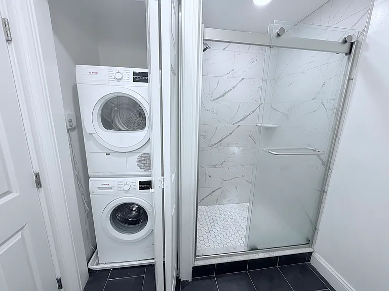 31 Temple St #4R — Photo 11