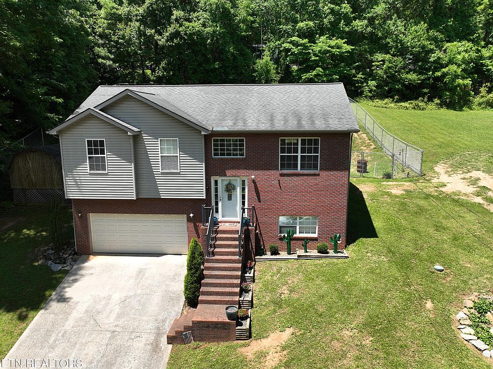 1st image of 323 Forest Hills Dr