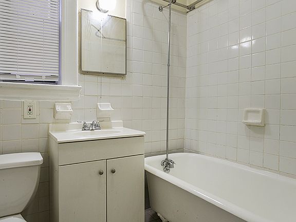 2nd image of 186 Kensington Ave #2E