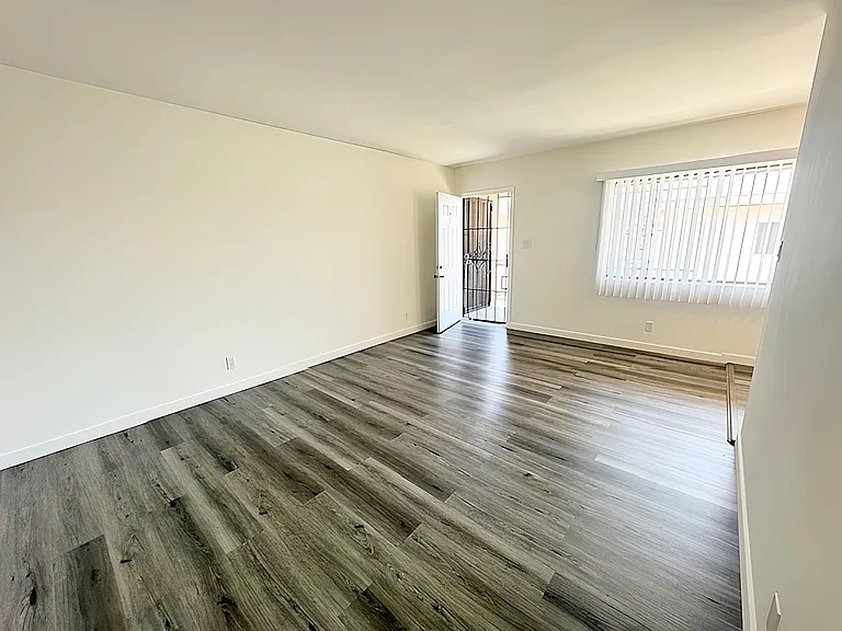 11936 Grevillea Ave #E — Photo 12