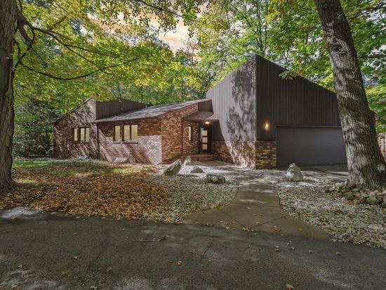14605 Tomahawk Ln, Big Rapids, MI 49307