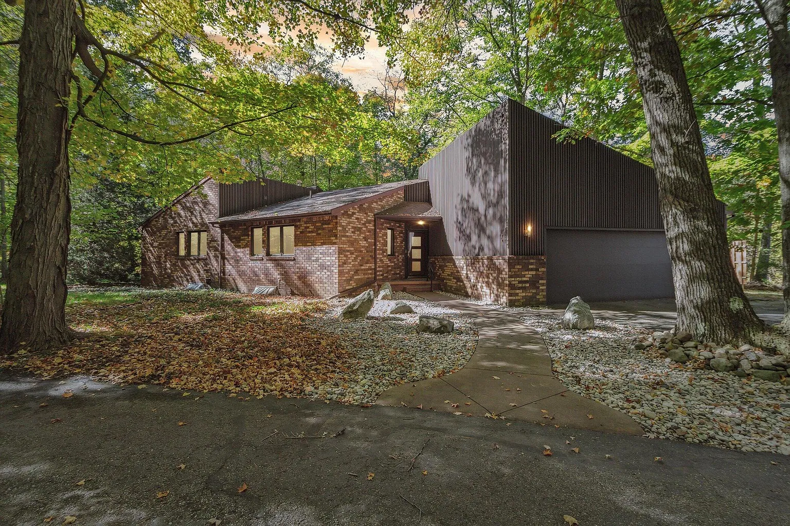 14605 Tomahawk Ln photo 1