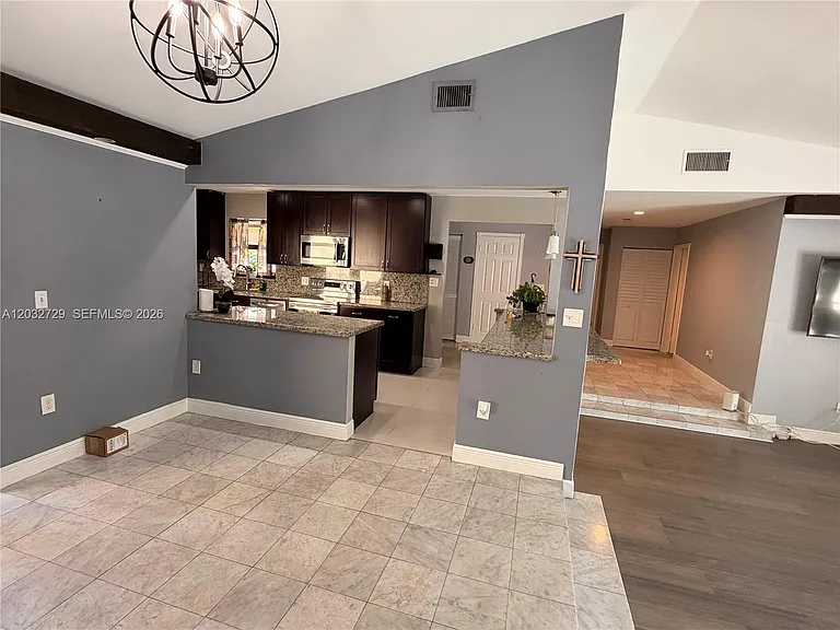 20451 NE 10th Pl — Photo 5