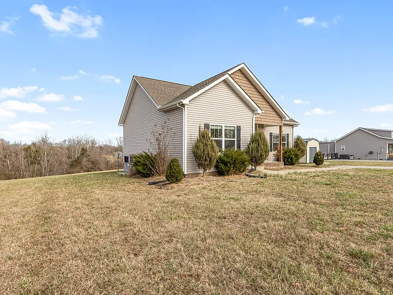 819 Hooper Rd — Photo 3