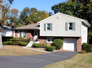 10 Oakridge Rd, White Plains, NY 10607