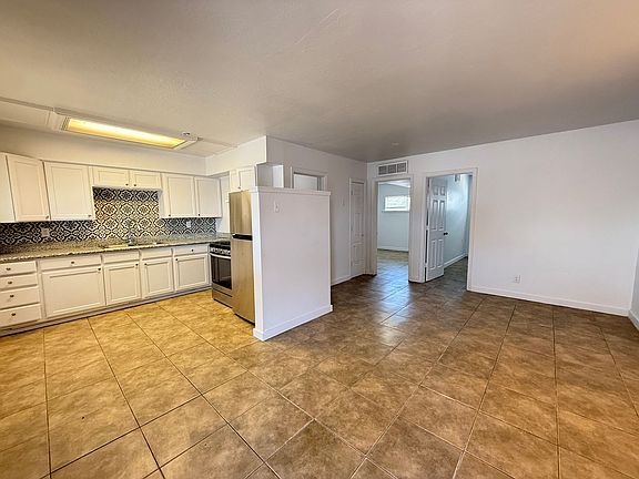 3rd image of 13913 N Palm St #12