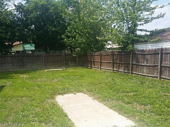 3rd image of 166 N Beverly Ave