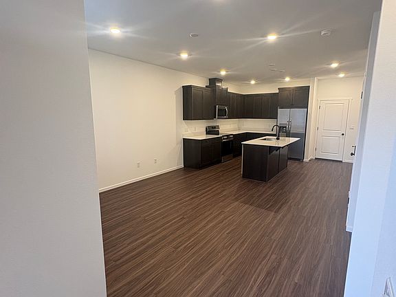 5th image of 1014 Drake Ln