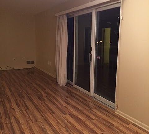 Living room: sliding doors