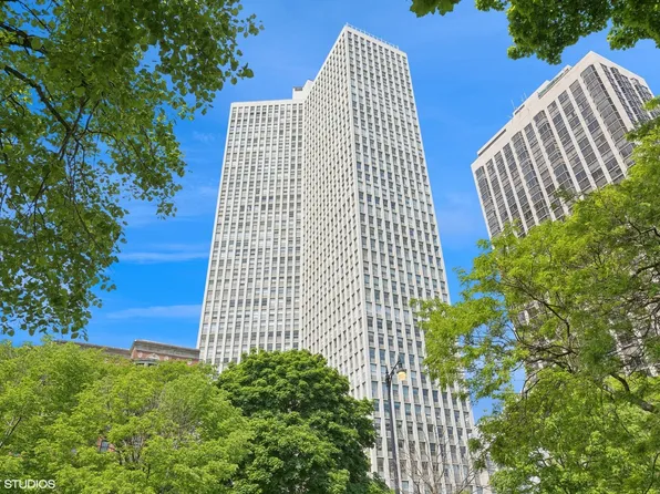 2626 N Lakeview Ave APT 407, Chicago, IL 60614