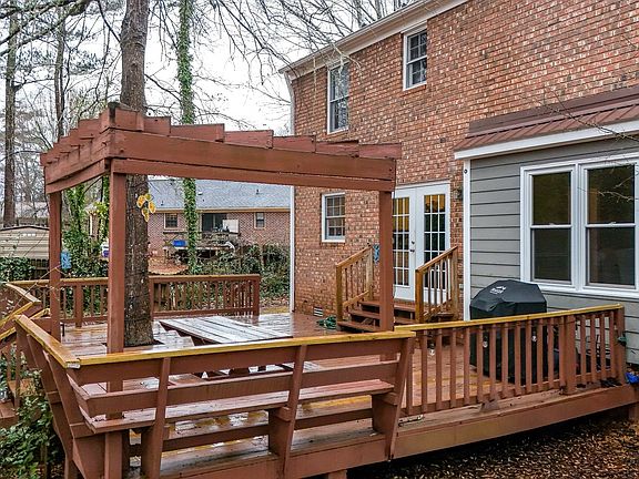 3rd image of 174 Stonybrook Ct