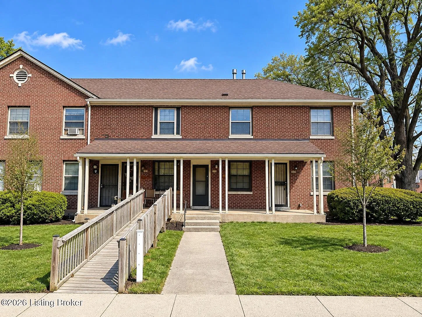 2 bed, 1.5 bath, 891 sqft, $895 — Photo 1