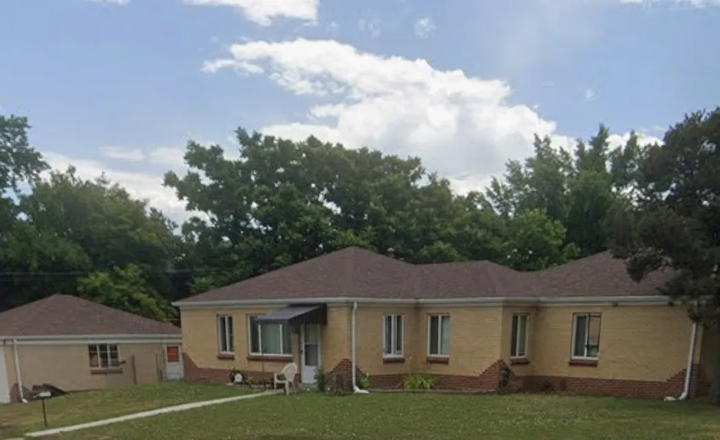 2 bed, 800 sqft, $1,900 — Photo 1