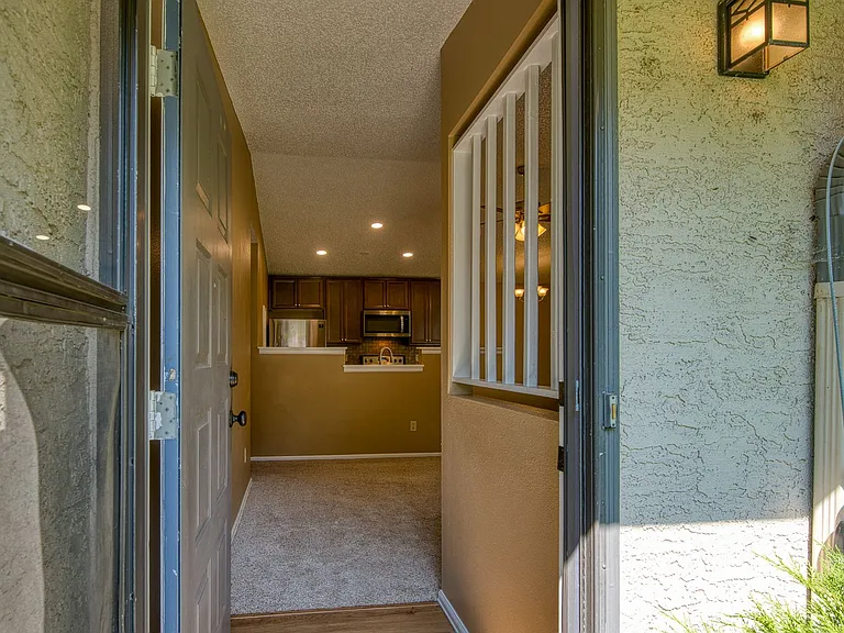 4618 Excalibur Ct — Photo 9