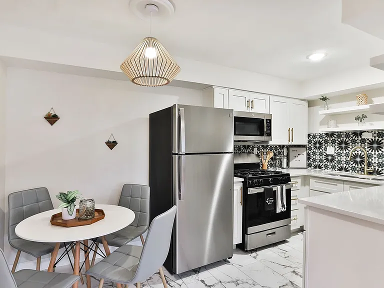 7055 Hampton Ave #201 — Photo 5