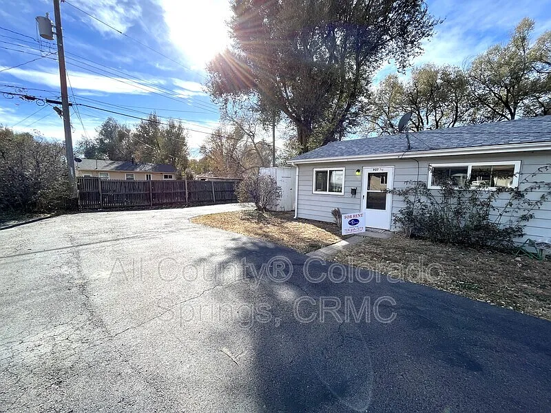 2 bed, 1.0 bath, 576 sqft, $1,195 — Photo 1