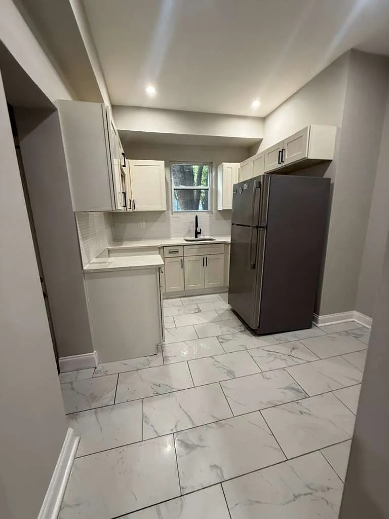 4 bed, 1200 sqft, $3,400 — Photo 2