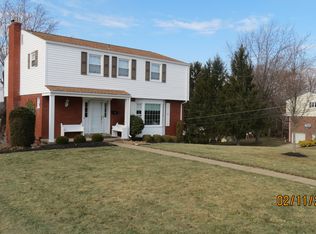 5734 Scenic View Dr, Bethel Park, PA 15102