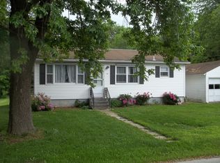 13 Peters St, Orono, ME 04473