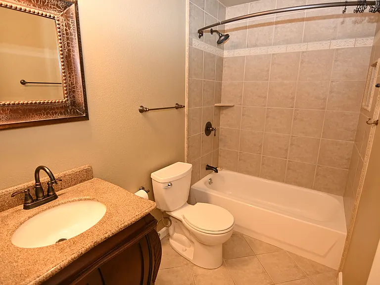 1820 Southwest Expressway — Photo 12