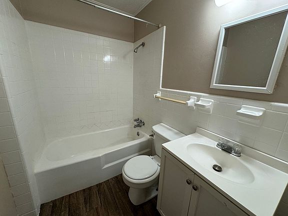 5th image of 410 McLain St APT 12